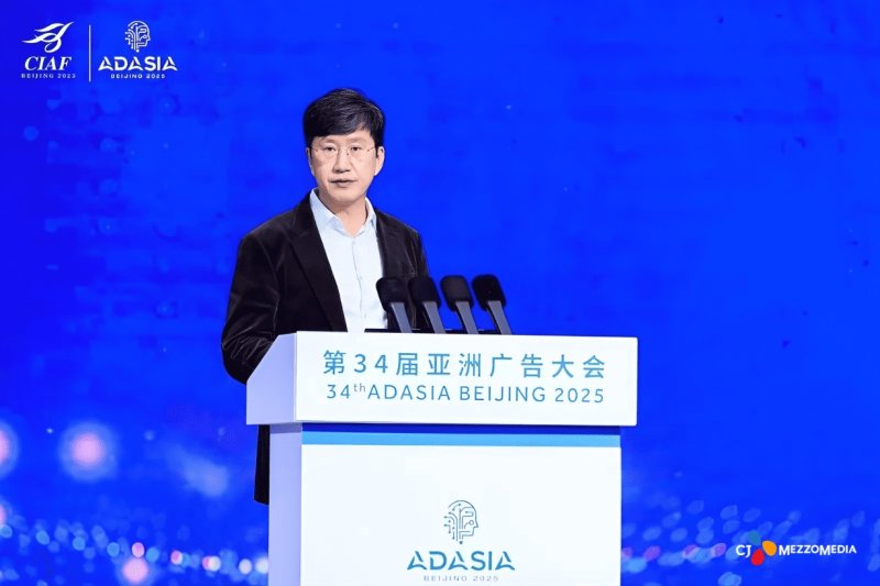 백승록 CJ메조미디어 대표이사가 25일 중국 베이징에서 열린 ‘애드아시아 2025’에 연사로 초청받아 발표를 진행하고 있다. (CJ메조미디어 제공)