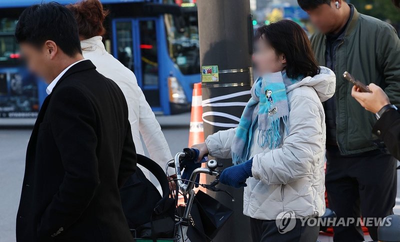 초겨울 추위 속 출근길 (출처=연합뉴스)