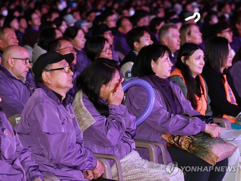 '끝나지 않는 슬픔' (출처=연합뉴스)