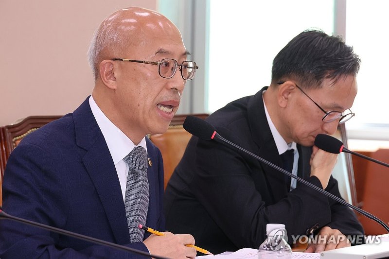 답변하는 조원철 법제처장 (출처=연합뉴스)