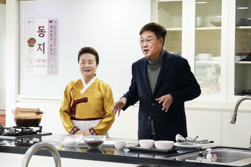 정문헌 서울 종로구청장이 떡박물관에 방문한 모습(종로구 제공)