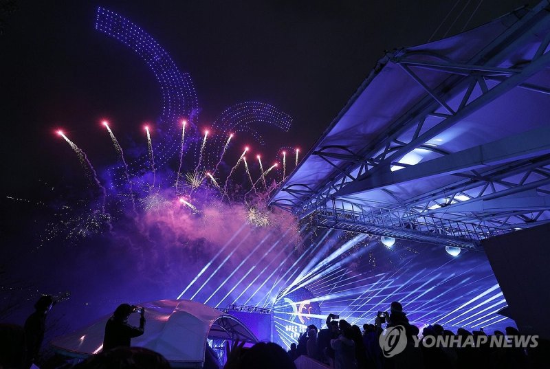 경주 보문호서 APEC 기념 멀티미디어쇼 개최 (출처=연합뉴스)