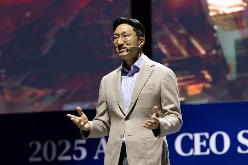 정기선 HD현대 회장이 27일 경주엑스포대공원 문화센터 문무홀에서 열린 APEC CEO 서밋 '퓨처 테크 포럼: 조선'에서 기조연설을 하고 있다. HD현대 제공