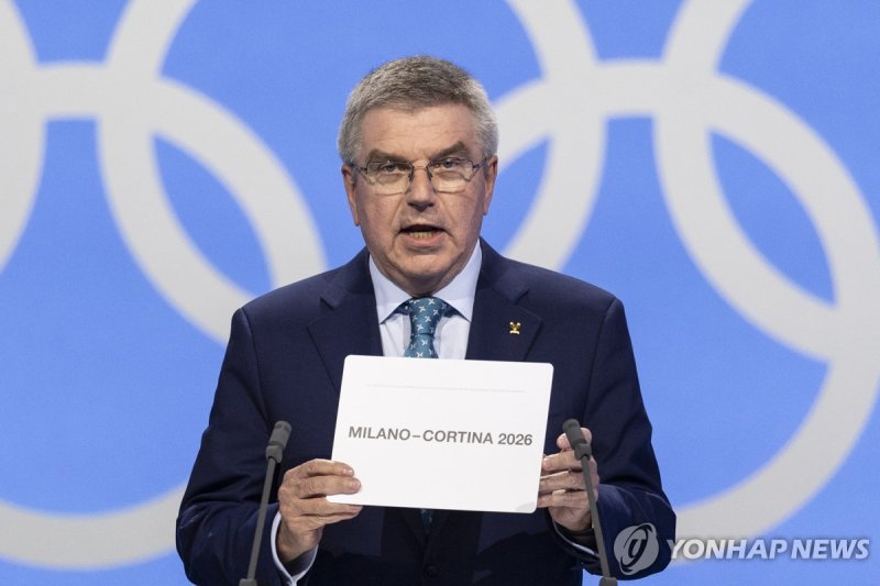 2019년 6월 열린 IOC 총회에서 2026년 동계올림픽 개최지 발표하는 토마스 바흐 당시 IOC 위원장 (출처=연합뉴스)