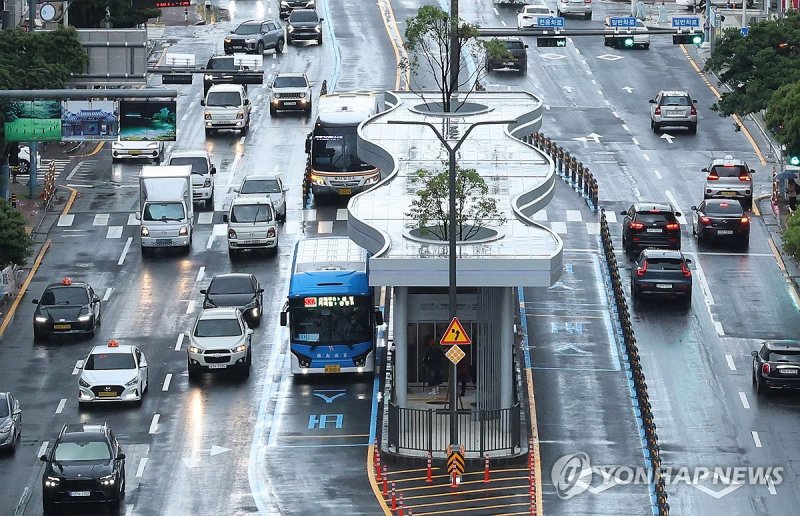 제주 서광로 '섬식정류장' (출처=연합뉴스)
