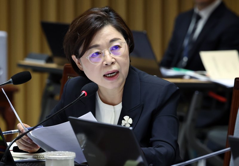 김정재 국민의힘 의원이 20일 오전 서울 중구 서울시청에서 열린 국회 국토교통위원회의 서울시청에 대한 국정감사에서 질의를 하고 있다. 2025.10.20/뉴스1 ⓒ News1 박정호 기자