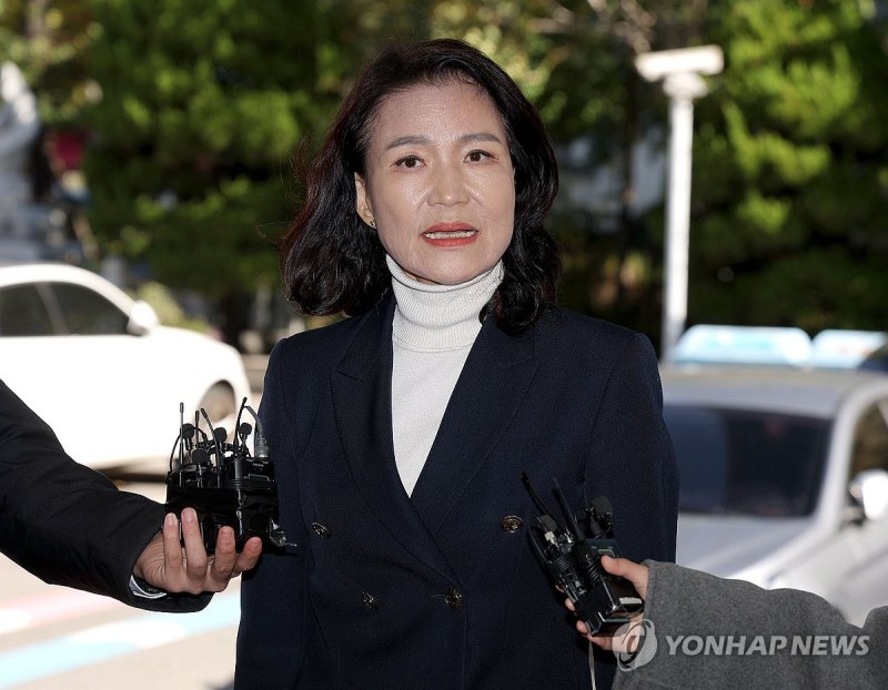 취재진 앞 발언하는 이진숙 전 방송통신위원장 (출처=연합뉴스)