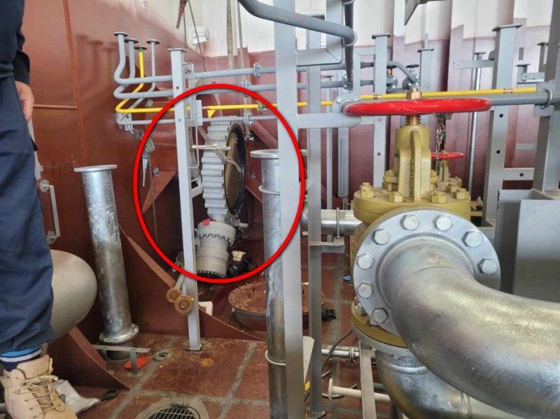 작업자 위로 떨어진 밸브 (출처=연합뉴스)