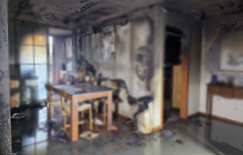 [제주=뉴시스] 27일 오전 8시50분께 제주시 연동 소재 아파트에서 불이 나 소방당국이 진화에 나서고 있다. (사진=제주소방안전본부 제공) 2025.10.27. photo@newsis.com