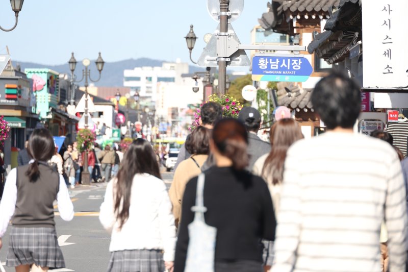 관광객으로 북적이는 경주 황리단길 (출처=연합뉴스)