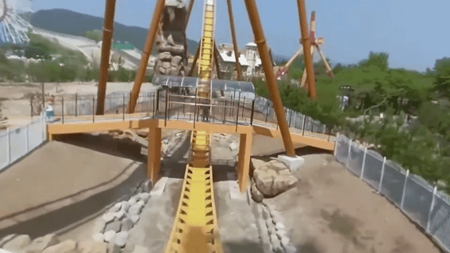 갤럭시 XR에서 재생한 경주월드 롤러코스터 유튜브 영상. 사진=박성현 기자