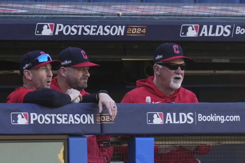 [클리블랜드=AP/뉴시스] 메이저리그 클리블랜드 가디언스 벤치 코치 시절의 크레이그 알버나즈. 알버나즈 감독은 볼티모어 오리올스의 신임 감독 선임을 앞두고 있다. 2025.10.27