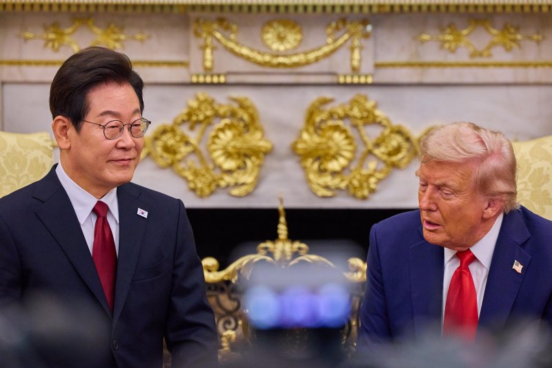 [워싱턴=뉴시스] 고범준 기자 = 이재명 대통령과 도널드 트럼프 미국 대통령이 25일(현지 시간) 미국 워싱턴DC 백악관에서 한미 정상회담을 하고 있다. (공동취재) 2025.08.26. bjko@newsis.com