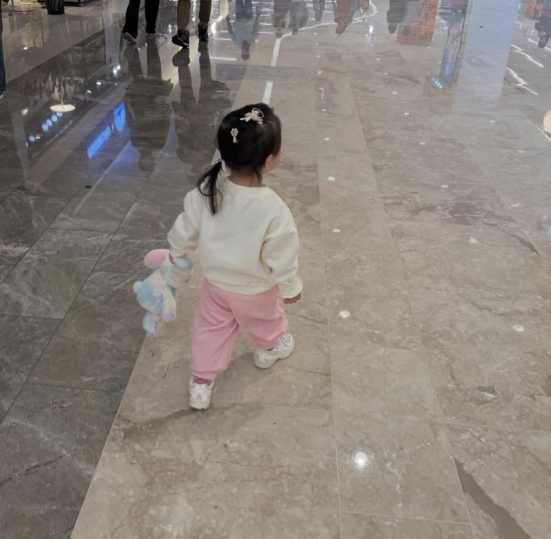 [서울=뉴시스] 배우 이민정이 딸과의 일상을 공개했다. (사진=이민정 인스타그램 캡처) 2025.10.27. photo@newsis.com *재판매 및 DB 금지