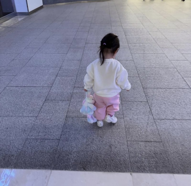 [서울=뉴시스] 배우 이민정이 딸과의 일상을 공개했다. (사진=이민정 인스타그램 캡처) 2025.10.27. photo@newsis.com *재판매 및 DB 금지