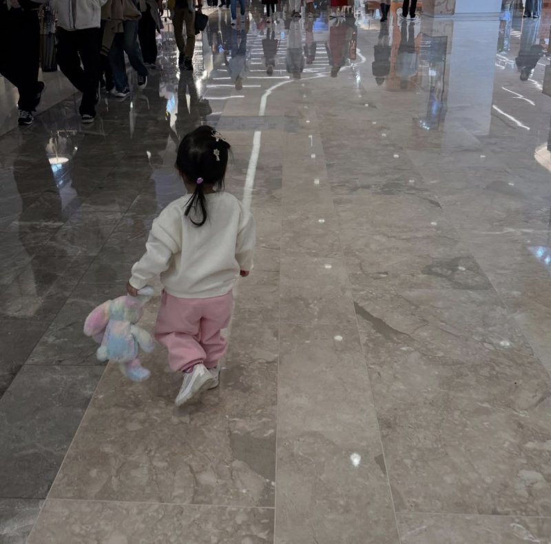 [서울=뉴시스] 배우 이민정이 딸과의 일상을 공개했다. (사진=이민정 인스타그램 캡처) 2025.10.27. photo@newsis.com *재판매 및 DB 금지