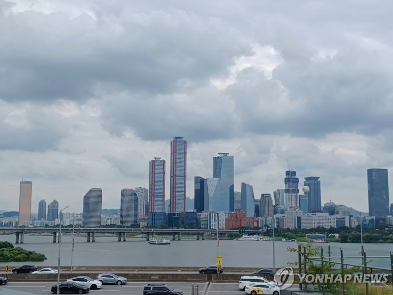 마포새빛문화숲에서 바라본 여의도 증권가 (출처=연합뉴스)