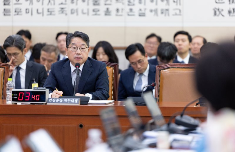 노만석 검찰총장 직무대행이 27일 서울 여의도 국회에서 열린 법제사법위원회 대검찰청 등에 대한 국정감사에 출석해 의원 질의에 답변하고 있다. 2025.10.27/뉴스1 ⓒ News1 이승배 기자