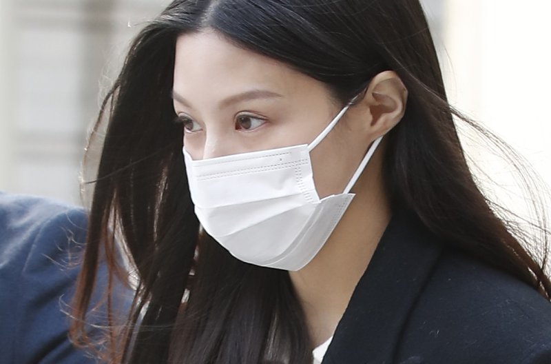 조국 전 법무부 장관 딸 조민 씨가 22일 오전 서초구 서울중앙지방법원에서 열린 선고 공판을 마친 뒤 법정을 나서고 있다. 2024.3.22/뉴스1 ⓒ News1 권현진 기자