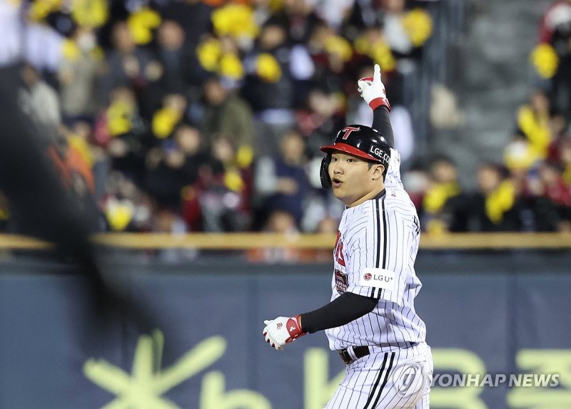 적시타 때린 문보경 (출처=연합뉴스)