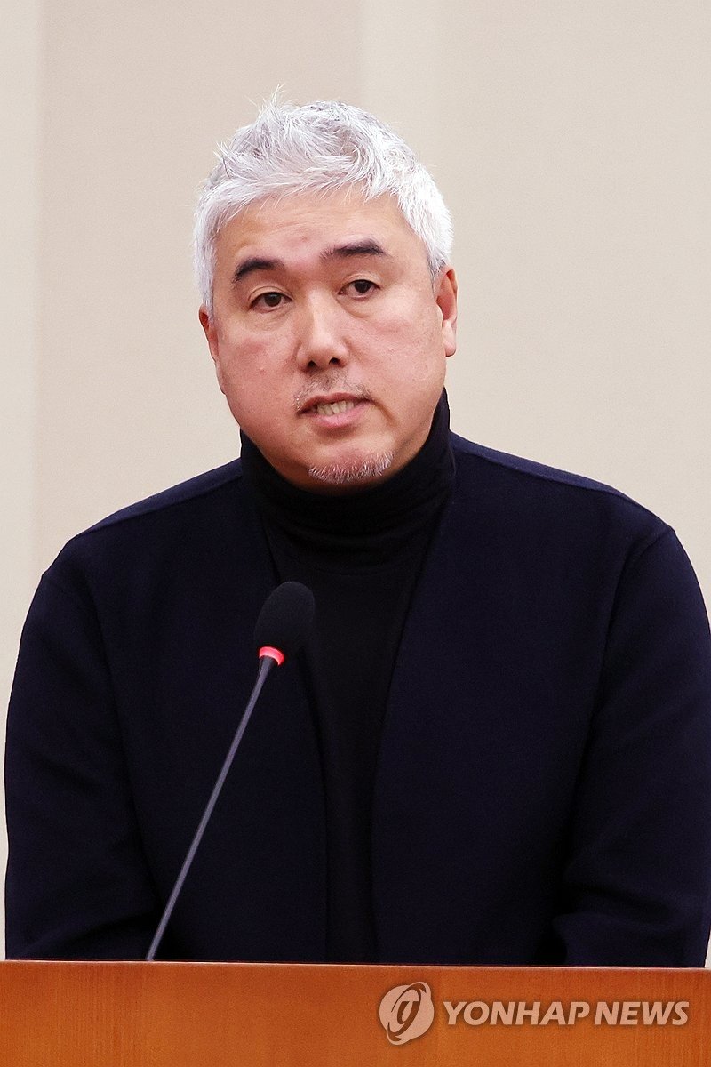 '지도자 가혹행위' 관련 질의에 답하는 박세우 빙상연맹 전무 (출처=연합뉴스)