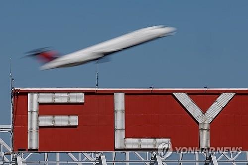 미 애틀랜타 국제공항의 이륙 항공기 (출처=연합뉴스)