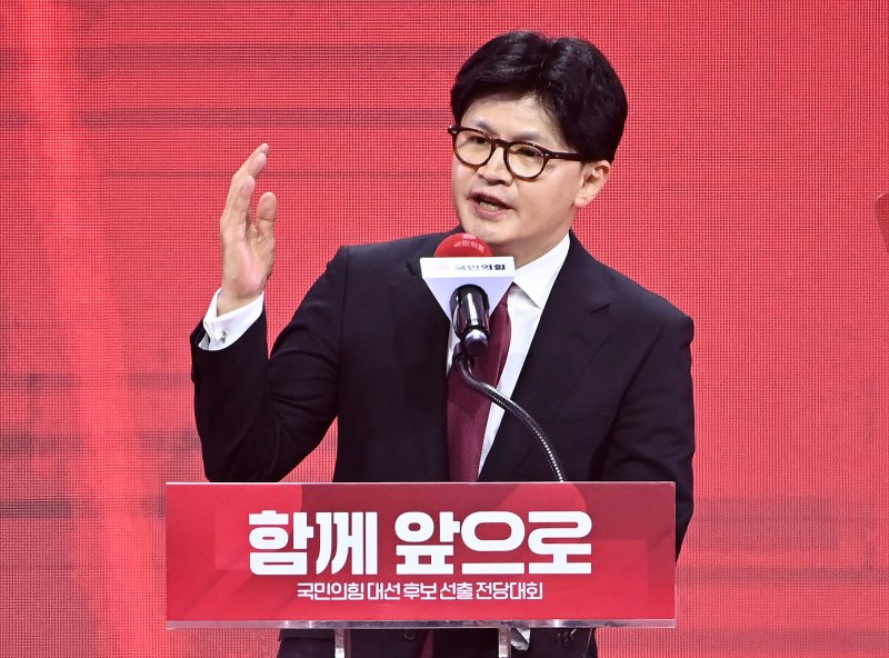 한동훈 국민의힘 대선 경선 후보가 3일 경기 고양시 킨텍스에서 열린 5차 전당대회에서 승복 연설을 하고 있다. (공동취재) 2025.5.3/뉴스1 ⓒ News1 이광호 기자