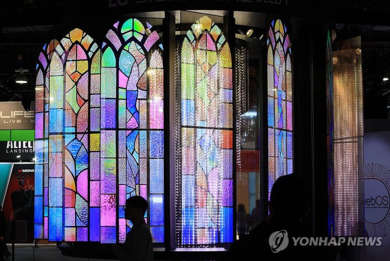 LG전자 전시관 'LG 시그니처 올레드 T' 미디어아트 (출처=연합뉴스)