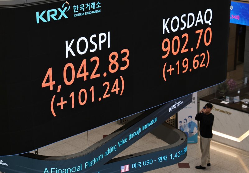 27일 오후 서울 여의도 한국거래소에 코스피 지수 종가가 표시되고 있다. 2025.10.27/뉴스1 ⓒ News1 구윤성 기자