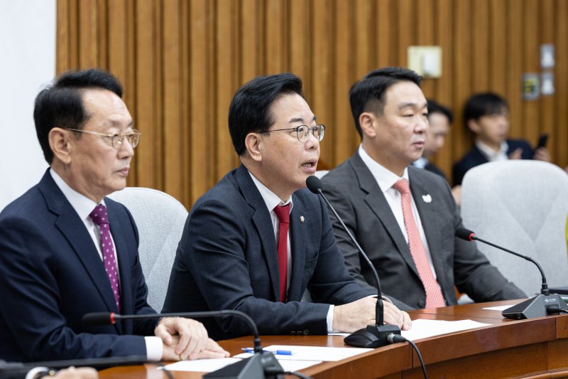 송언석 국민의힘 원내대표가 28일 서울 여의도 국회에서 열린 국정감사대책회의에서 모두발언하고 있다. 2025.10.28/뉴스1 ⓒ News1 이승배 기자