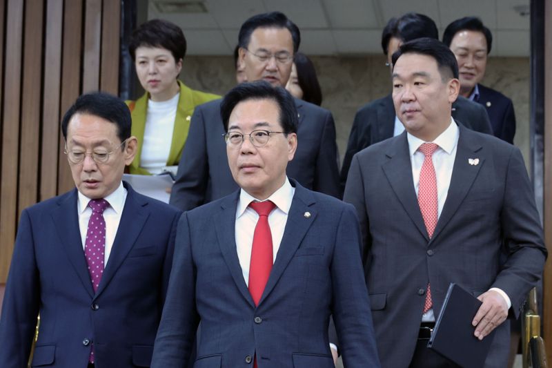 국민의힘 바카라 토토 사이트 원내대표가 28일 서울 여의도 국회에서 열린 국정감사 대책회의에 참석하고 있다. 사진=서동일 기자