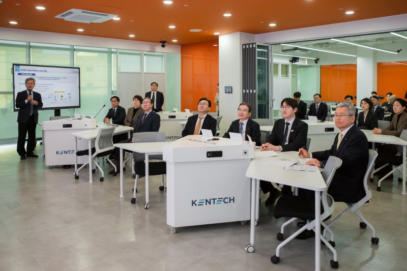 27일 켄텍에서 열린 'K-그리드 인재·창업밸리 조성'을 위한 기업 간담회.(켄텍 제공, 재배포 및 DB 금지)/뉴스1