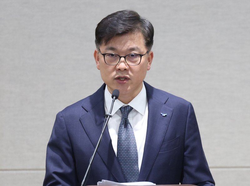 [과천=뉴시스] 김진아 기자 = 이재승 고위공직자범죄수사처(공수처) 차장이 23일 경기 과천 공수처에서 윤석열 대통령 수사 관련 브리핑을 하고 있다. 2025.01.23. bluesoda@newsis.com