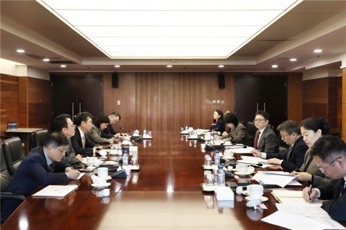 27일 만난 링지 중국 상무부 부부장(오른쪽)과 서진우 SK그룹 부회장. 연합뉴스