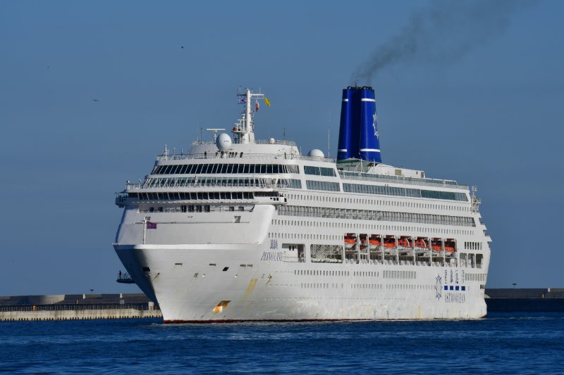 APEC 회의 기간 글로벌 CEO 들의 숙소로 사용될 호화 크루즈선이 28일 경북 포항시 북구 영일만항에 입항했다. 2025.10.28/뉴스1 ⓒ News1 최창호 기자