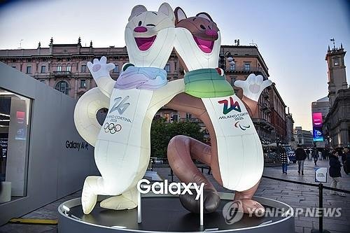 밀라노 시내에 설치된 올림픽 마스코트 티나와 밀로 조형물 (출처=연합뉴스)