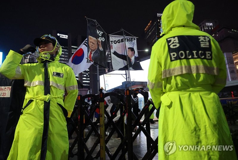 명동 진입로는 차단 (출처=연합뉴스)