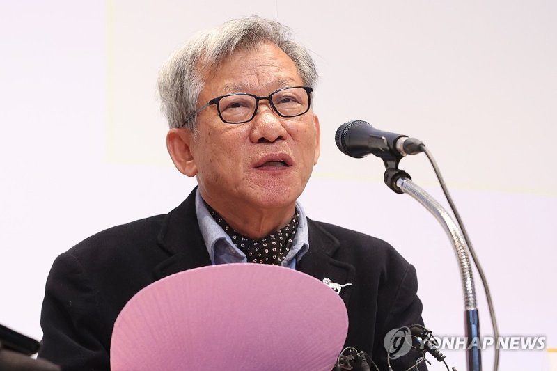 기자 간담회하는 유홍준 국립중앙박물관장 (출처=연합뉴스)