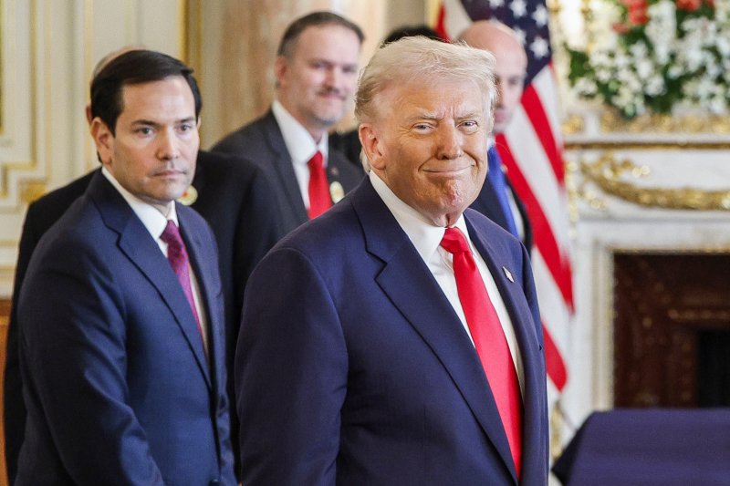 도널드 트럼프 미국 대통령이 28일 일본 도쿄 아카사카 영빈관에서 다카이치 사나에 일본 총리와 회담하기 앞서 미소를 짓고 있다. 사진=뉴시스