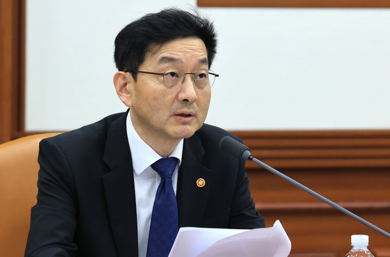 윤창렬 국무조정실장이 지난 21일 서울 종로구 정부서울청사에서 열린 중앙행정기관 감사관회의에서 모두발언을 하고 있다. 2025.10.21/뉴스1 ⓒ News1 임세영 기자