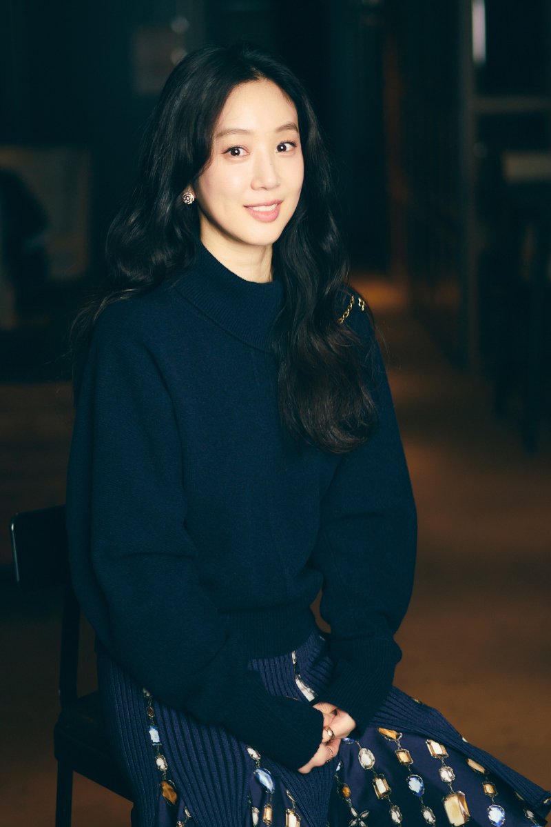 낯선 얼굴 꺼낸 정려원…"단막극이었던 영화 '하얀차', 선물 같다" [N인터뷰]