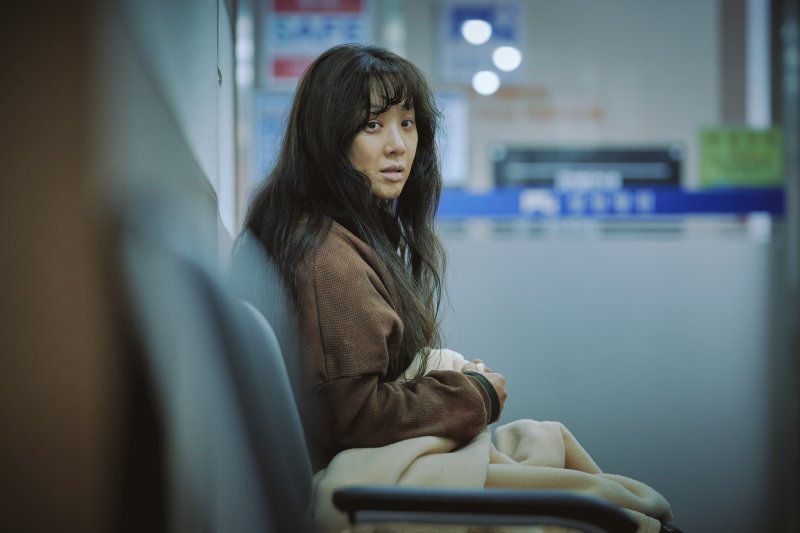 낯선 얼굴 꺼낸 정려원…"단막극이었던 영화 '하얀차', 선물 같다" [N인터뷰]