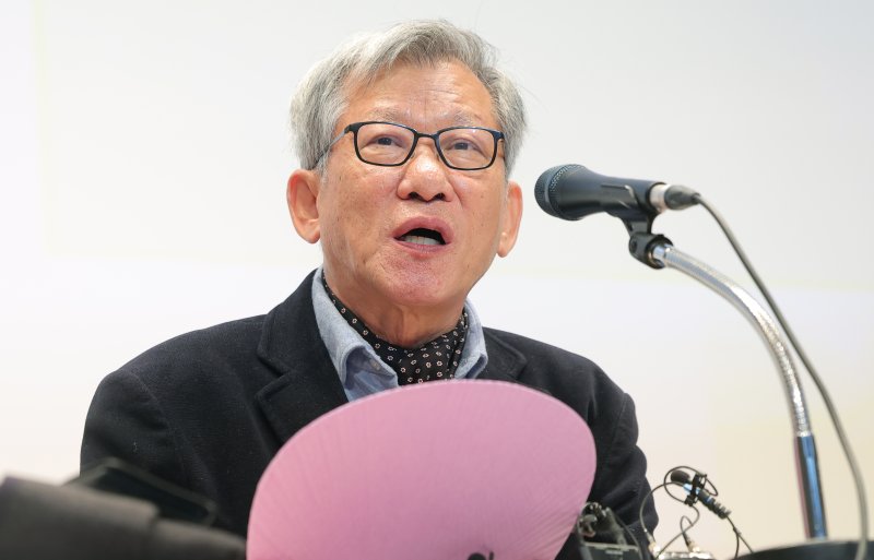 유홍준 국립중앙박물관 관장이 28일 오전 서울 용산구 국립중앙박물관에서 열린 보존과학센터 개관 및 기자간담회에서 인사말을 하고 있다. 2025.10.28/뉴스1 ⓒ News1 권현진 기자