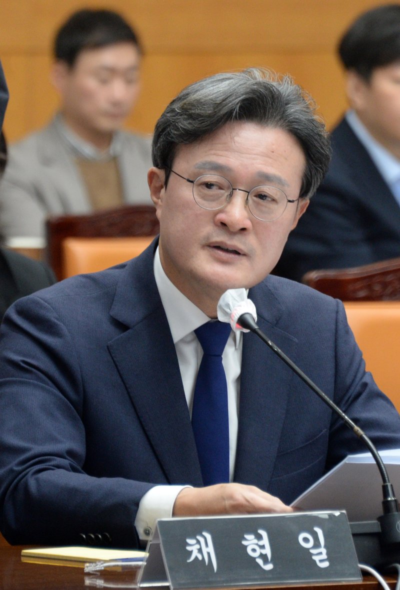 [전주=뉴시스] 김얼 기자 = 더불어민주당 채현일 국회의원이 28일 전북 전주시 전북특별자치도청 대회의실에서 열린 '2025년도 행정안전위원회 국정감사'에 참석해 발언하고 있다. 2025.10.28. pmkeul@newsis.com