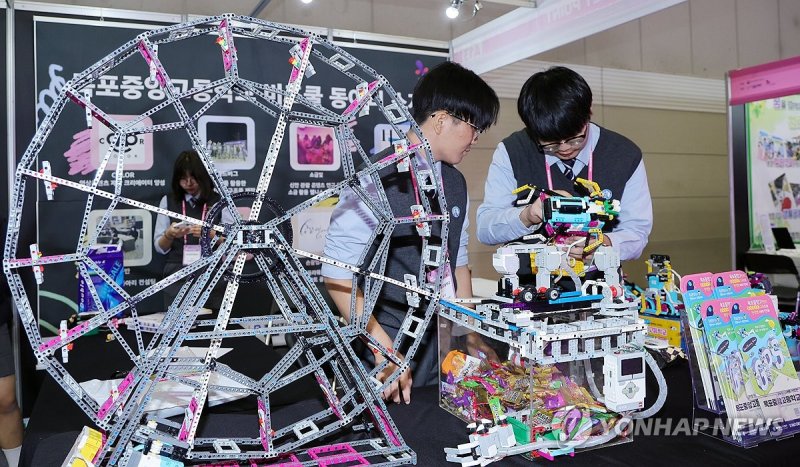 코딩을 통한 창작 작품 (출처=연합뉴스)