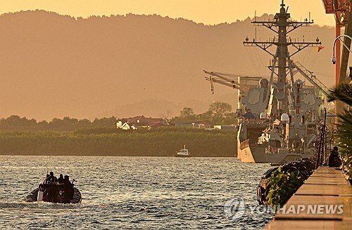 트리니다드토바고 항구에 정박한 미 해군 구축함 USS 그레이블리 (출처=연합뉴스)