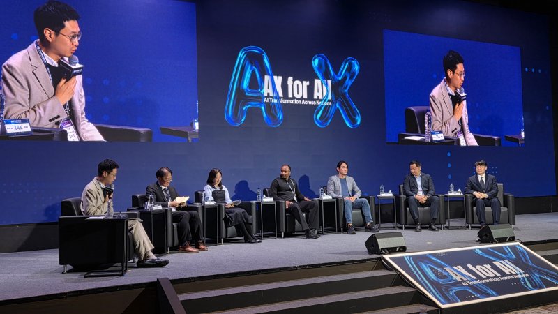 28일 APEC 정상회의 주간 공식 부대행사로 열린 '글로벌 초격차 테크 콘퍼런스'에서 '한국의 AI 대전환과 혁신 AI 스타트업' 주제로 열린 패널토론 2025.10.28 ⓒ뉴스1 이정후 기자