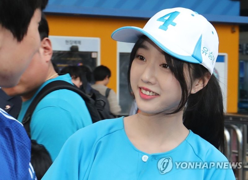 2017년 당시 유승민 대선후보 지원하는 유담 (출처=연합뉴스)