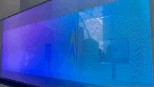 28일 경북 경주 엑스포공원 옥외 특별관에서 열린 'K-테크 쇼케이스' 삼성전자 부스에서 두 번 접는 스마트폰인 ‘갤럭시Z 트라이폴드’ 관련 설명이 투명 마이크로 LED를 통해 영상으로 나오고 있다. 사진=임수빈 기자