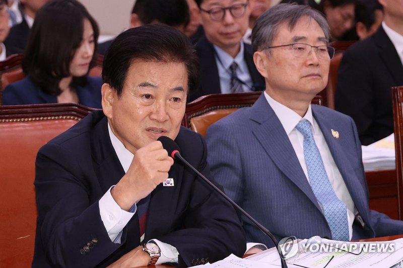 북미회담 가능성 관련 답변하는 정동영 통일장관 (출처=연합뉴스)